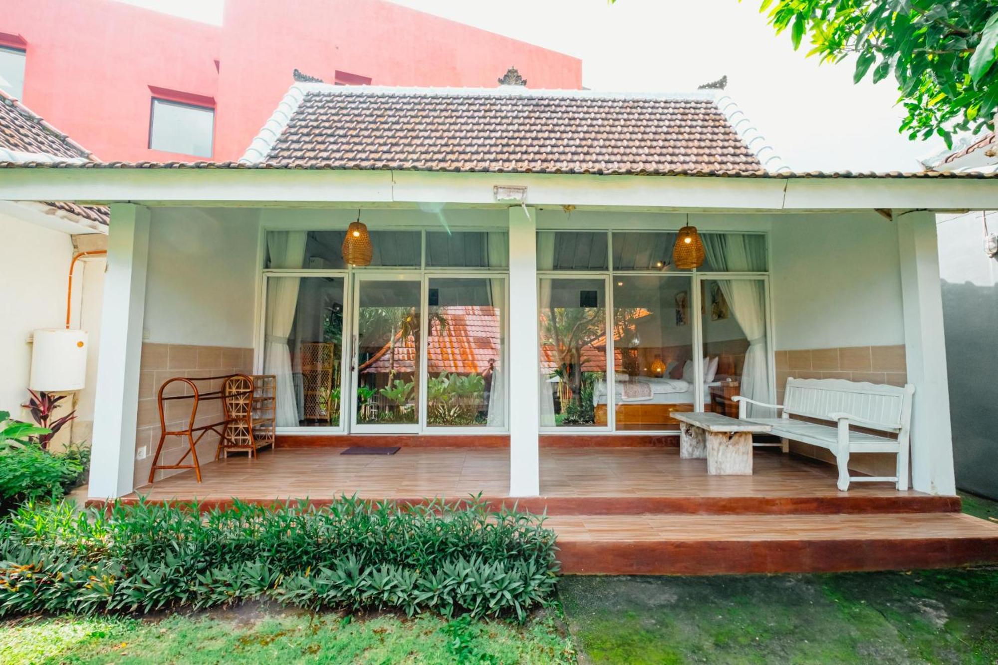 Agung Wiwin Homestay & Restaurant Mengwi ภายนอก รูปภาพ
