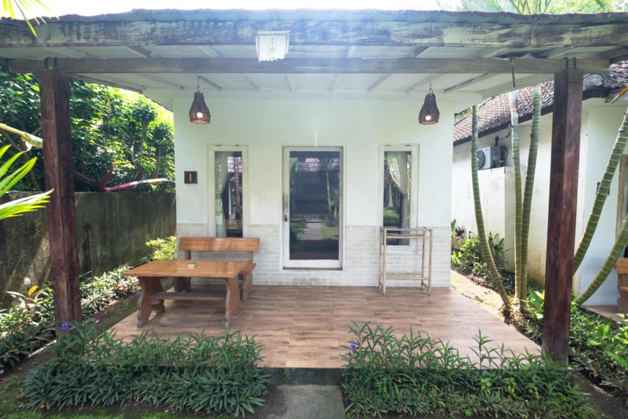 Agung Wiwin Homestay & Restaurant Mengwi ภายนอก รูปภาพ